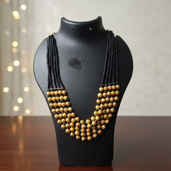 BLACK & GOLDEN MANI CHOKER